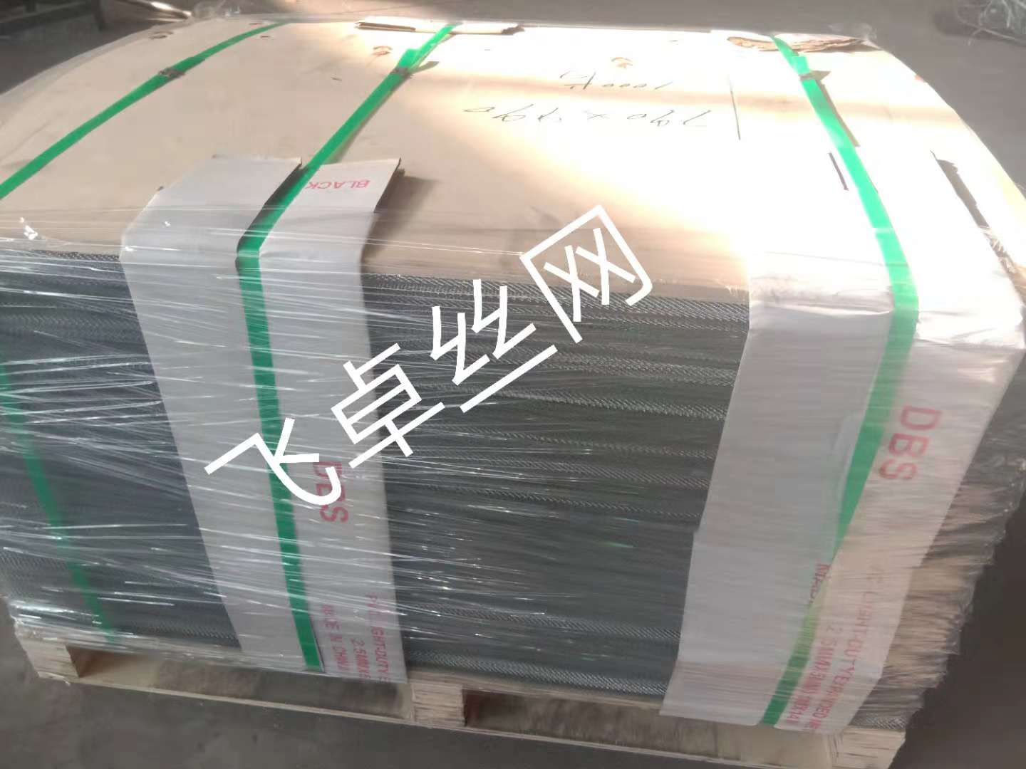 湖北枣阳小型镀锌钢板网发货图图片1