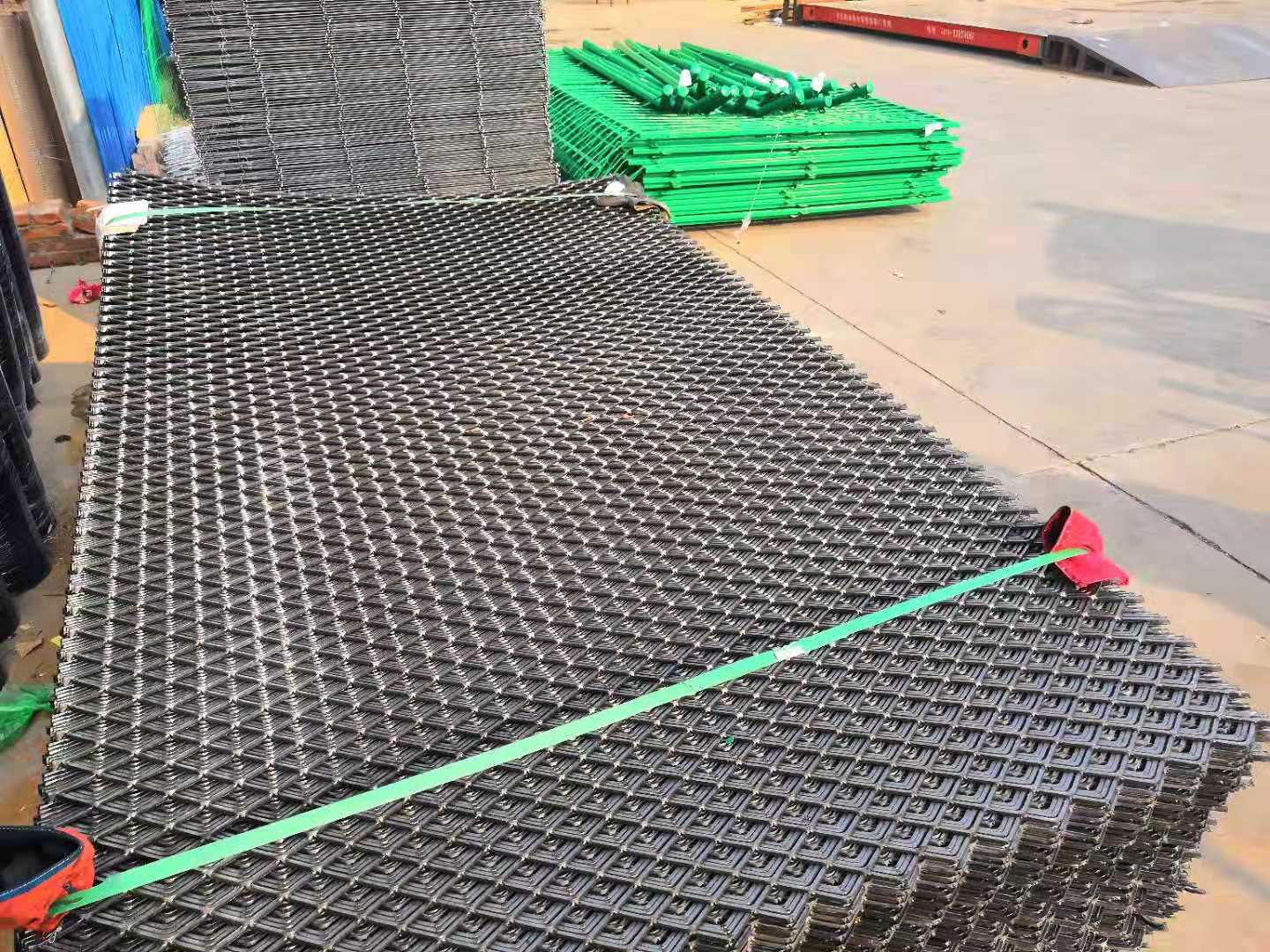 云南贵州客户建筑钢板网发货现场图图片2